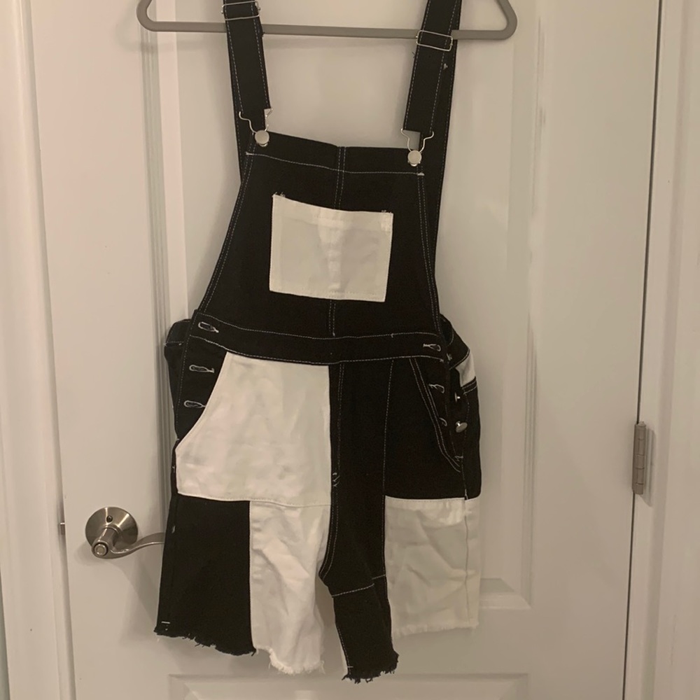 NWOT shein color-blocked denim overalls.